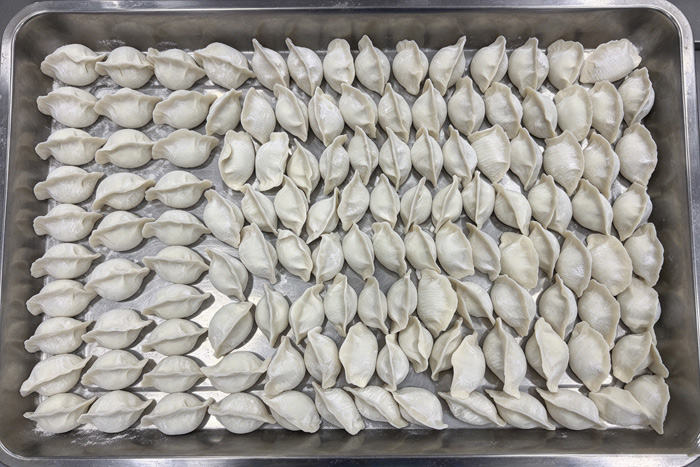 餃子機(jī)產(chǎn)出成品水餃